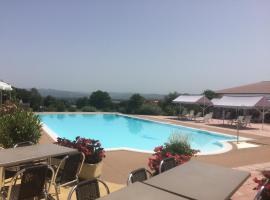 Hôtel Restaurant - Le Vieux Pigeonnier, hotel v destinaci Loubressac