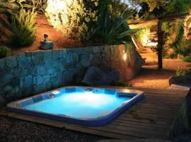 Chambre cosy Aphrodite avec accès a la piscine et au jacuzzi