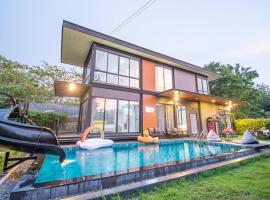 Blossom pool villa Pattaya, hotel in Ban Huai Yai