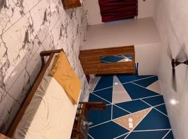 Hotel lucky, hotel v destinaci Bhāgamandala