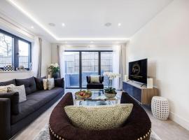 Lux Smart Home New Build Sleeps 8 With Parking By AV Stays Short Lets: Gerrards Cross'ta bir aile oteli