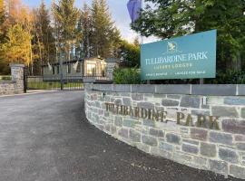 Forest Lodge, Tullibardine Park Luxury Lodges, hotel v destinaci Auchterarder