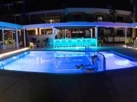Trefon Hotel Apartments and Family Suites, hotel v destinaci Platanes