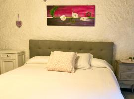 Charming Apartment in Menaggio Old Town, хотел в Менаджо