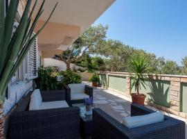 Relaxing Beach holiday house, хотел в Хвар
