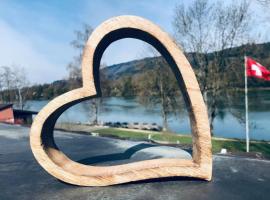 Ferienwohnung am Rhein in 4334 Sisseln, hotel que acepta mascotas en Stein