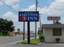 Executive Inn Pearsall, מלון בPearsall