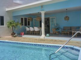 NEW ! Cozy Casa, hotel v destinaci Oranjestad
