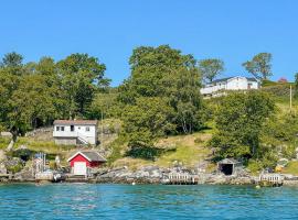 Beautiful Home In Rennesy With Wifi, sumarhús í Østhusvik