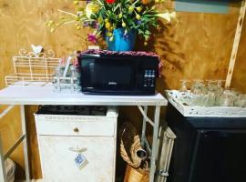 Hilda's Garage~Bandera, TX.、バンディアラのホームステイ