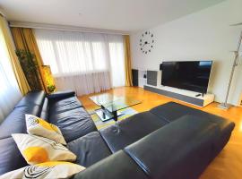 Top apartment with 2 bedrooms and fully equiped, hotel in Haag