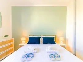 SELECT' -T3 au coeur du Lavandou à proximité des commerces et des plages avec parking et piscine - EDEN-E31
