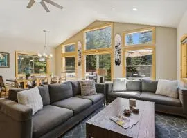 Graystone Retreat - Modern Retreat w Hot Tub & HOA Amenities