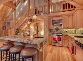 Lodgepole Retreat - A Gorgeous Classic 3BR Log Cabin with Private Hot Tub, hotel in Truckee