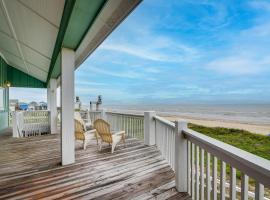 Oceanfront Crystal Beach Vacation Home with Deck!, hotell i Crystal Beach