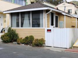 Catalina Island Cottage - Walk to Main St and Beach!, holiday home in Avalon