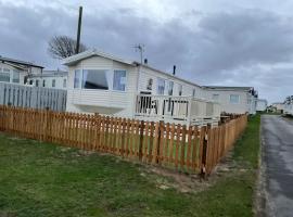 2 Brightholme 6 berth with Decking & enclosed gard, hotell i Brean