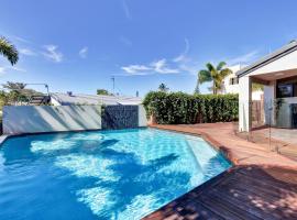 Yerranya, pet-friendly beach home w pool, hotel in Yaroomba