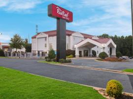 Red Roof Inn & Suites Newnan, motel americano em Newnan