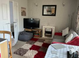 1st Floor Hillview 2 bedrooms central location, cottage in Brean