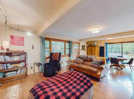 Little Sand Creek Chalet, ξενοδοχείο σε Sandpoint