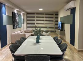 Penhouse vista al mar y ciudad, отель в Панаме