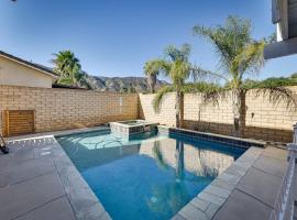 Spacious Lake Elsinore Home with Pool and Hot Tub!, hotel din Lake Elsinore