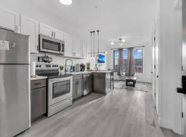 Luxe 1BDRM Apartment EWR Prudential Center, hotel i Elizabeth