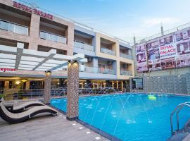 Royal Palace Beach Resort, курортний готель у місті Мандармані