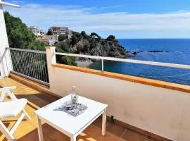 Amplio apartamento en Llançà con vista al mar, terraza, aparcamiento y animales permitidos - ES-170-6