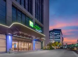 Holiday Inn Express Shanghai Hongqiao Linkong by IHG、上海市にある上海虹橋国際空港 - SHAの周辺ホテル