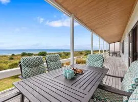 Sunny Seas Papamoa Beachfront Retreat