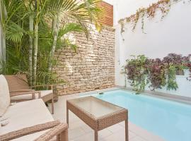 Luxury apartment in Nerja, hotel u gradu Nerha