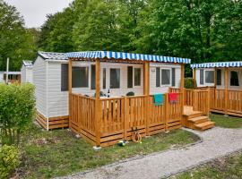 KNAUS Campingpark Eschwege، فندق مع موقف سيارات في إشفيغه