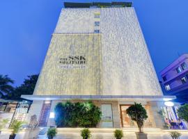 The SSK Solitaire Hotel & Banquets: Nashik, Sundarnarayan Temple yakınında bir otel