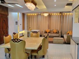 Luxurious 3-bhk highly secured & close to airport, hotel s parkovaním v destinácii Dháka