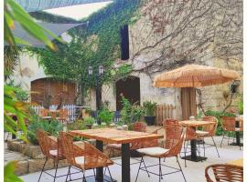La Vigneronne des Costières, hotel v destinaci Vauvert