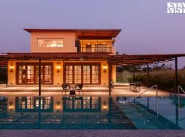 Golden Sunsets by StayVista - Refreshing pool, serene lawn - your tranquil retreat