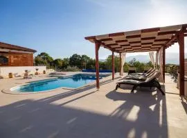 Villa in Omiš inland/4 stars+heated pool