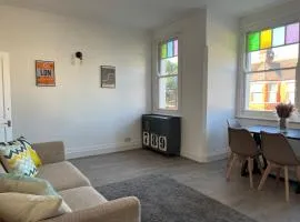 Bright and Stylish 2 Bedroom First Floor Flat