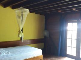 Charming Yellow Houses studio with patio, apartment in Bocas Town