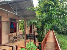 Gibbon Singing Home Stay, homestay in Quan Tom