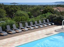 Résidence Chiar' Di Luna, hotell med pool i Sainte-Lucie de Porto-Vecchio