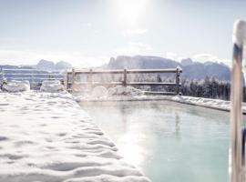 Hotel Tann, khách sạn ở Collalbo