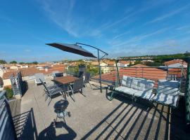 soleil catalan terrasse panoramique ok chéques vacances 4pers wifi 65m2 jardin parking 2ch 2km mer, hôtel à Latour-Bas-Elne