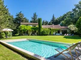 VillaOustal. Parc Arboré 4500 m2. Piscine chauffée.