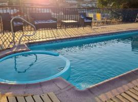 Cabaña familiar con piscina a pasos de San Antonio, en Quillaycillo, sumarhús í El Tabo