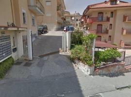 Grazioso appartamento vicino al mare, leilighet i Giardini Naxos