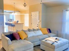 Cheerful 3 Bdrm space, 2 bath!. You gotta love it!, family hotel in Oklahoma City