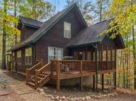 New Listing! Gold Dust Getaway - 3 Bed, Hot Tub